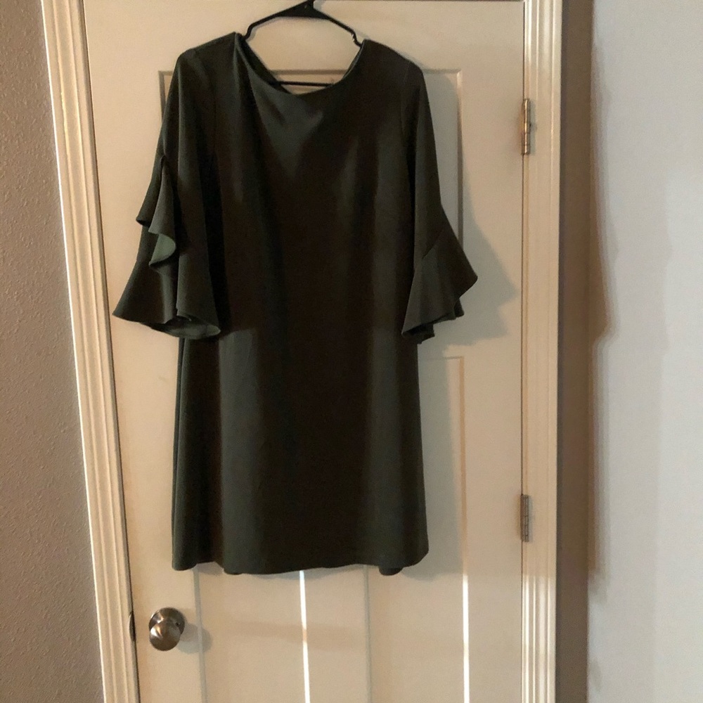 PRICE DROP 🔥Olive green ruffle/bell sleeve dress